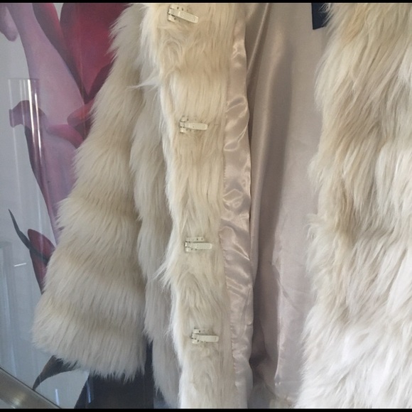 ShaGgY BeiGe Cr0pPed FauX FuR JaCkEt. - Picture 4 of 12
